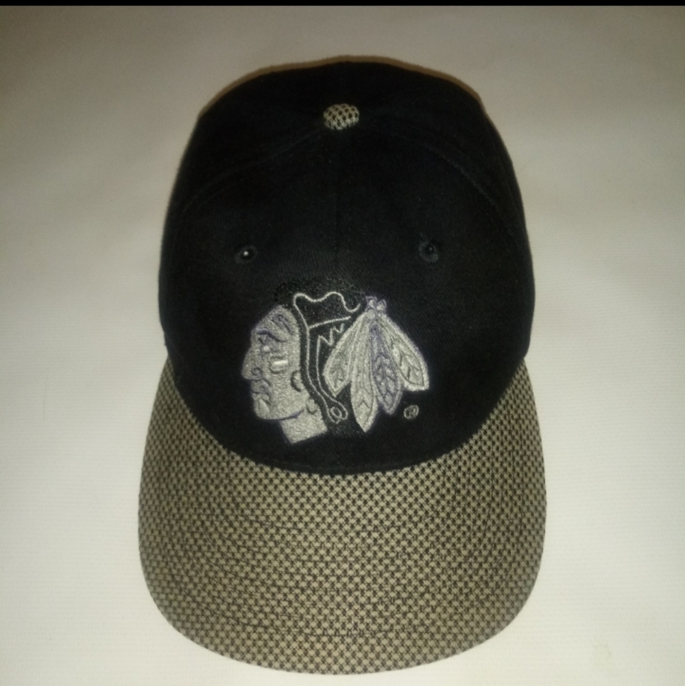 Chicago Blackhawks Adj. Hat, black & gray